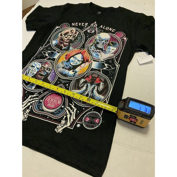 Universal Studios Hollywood HHN 2023 - NEVER GO ALONE T-Shirt XS - Picture 6 of 8